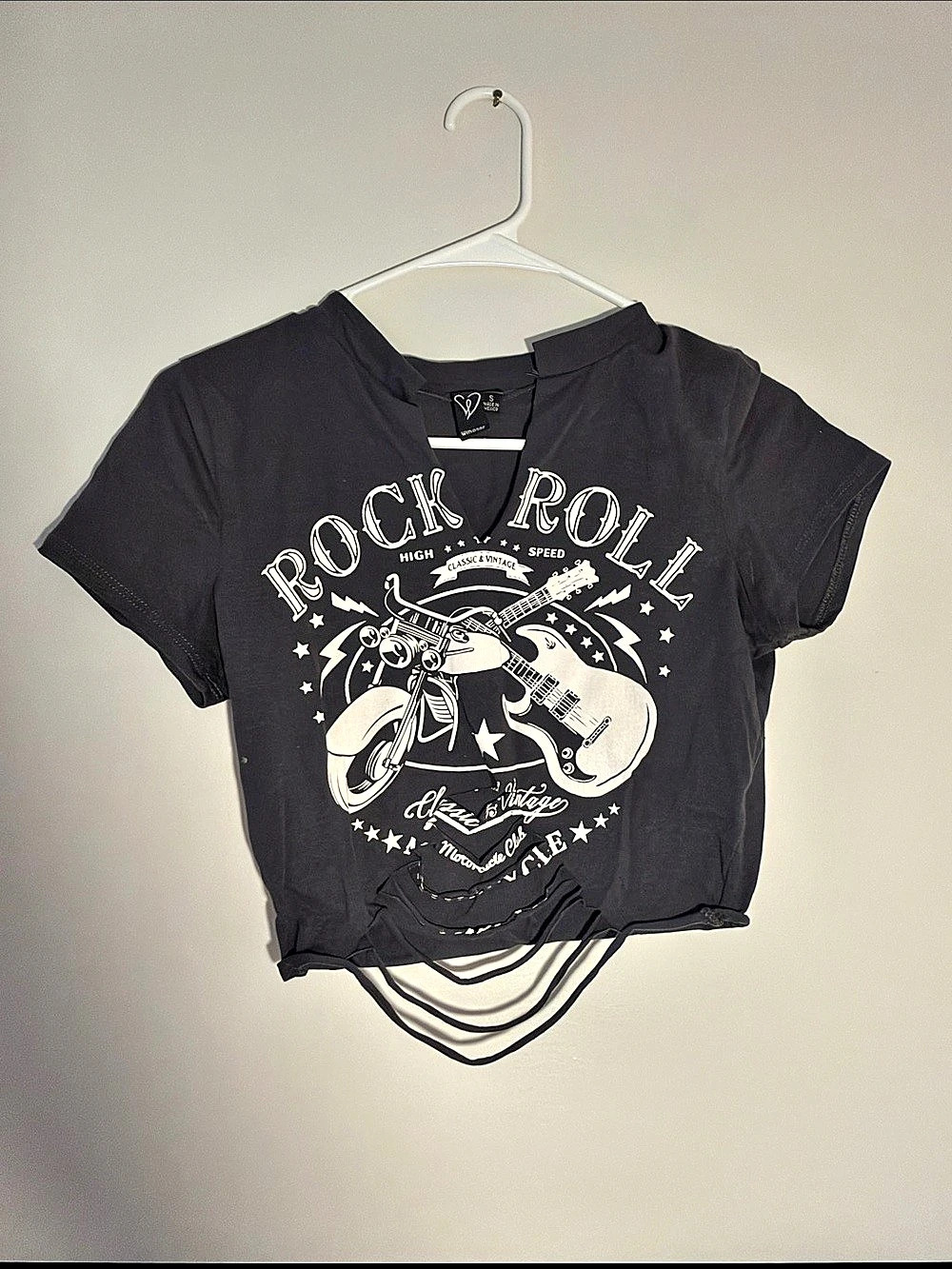 Windsor Rock Roll Graphic Cropped Tee in Black Size Small